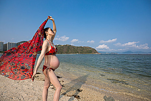 海边的孕妇