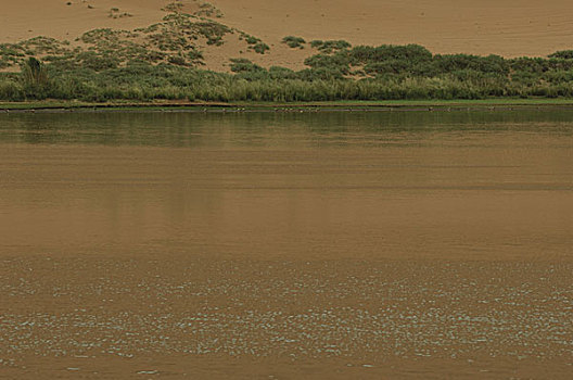 巴丹吉林沙漠庙海子
