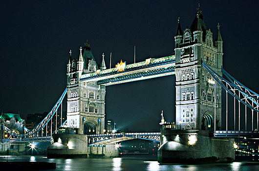 英国,英格兰,伦敦,塔桥,晚间