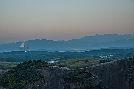 山,夕阳,霞光,傍晚,线条,层次,驴友,旅行,地质公园,丹霞地貌,灌木,水潭,素材,质感,设计,细腻,纹理,树