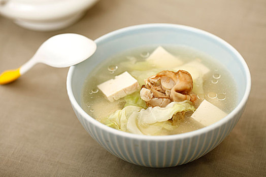 牡蛎炖豆腐白菜
