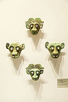 河南省博物院珍藏的人面铜马具