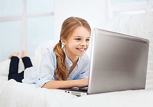 教育,休闲,科技,互联网,概念,小,学生,女孩,笔记本电脑,电脑,在家