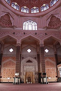 马来西亚水上粉红清真寺祈祷大厅内景
