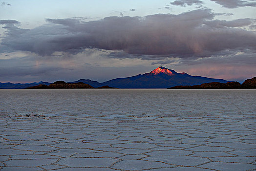 盐湖,火山,夜光,乌尤尼盐沼,波托西地区,玻利维亚,南美