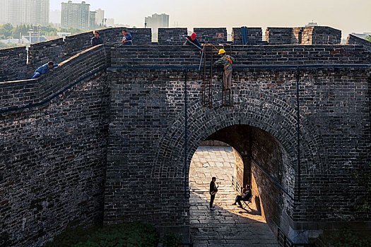 晴日里的荆州古城墙