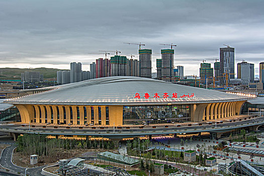 乌鲁木齐高铁新客站夜景