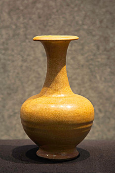 洪州窑弦纹青瓷瓶