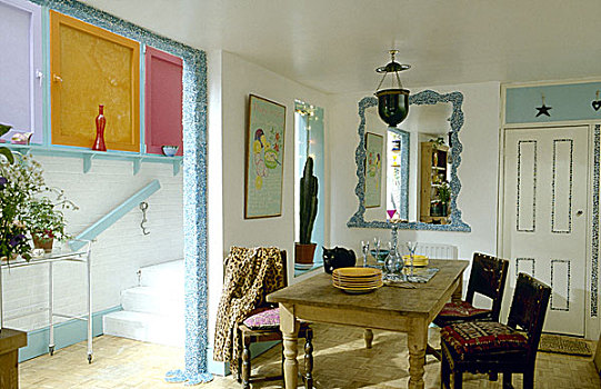折衷,餐厅,装饰,涂绘,木质,餐桌,椅子,入口,靠近,走廊