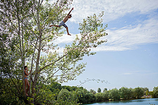 绿洲,青少年,湖,跳跃,空中