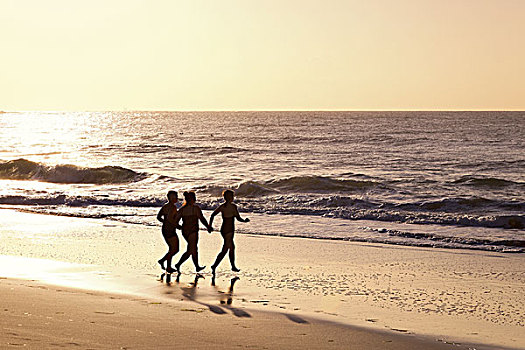 三个女人,跑,海滩,水,逆光,昆士兰,澳大利亚,大洋洲
