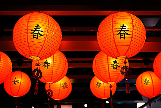 中国农历新年,传统的装饰,红色的东方灯笼