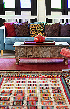 彩色,地毯,正面,花瓶,旧式,茶几,蓝色,沙发,图案,垫子