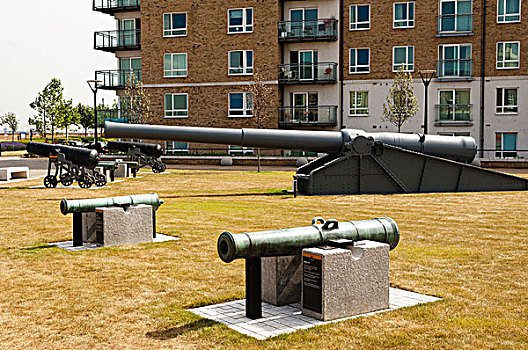 英格兰,伦敦,展示,大炮,皇家,武器,河边,现代,住宅建筑,背景