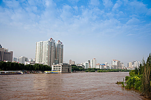 兰州黄河边城市风景