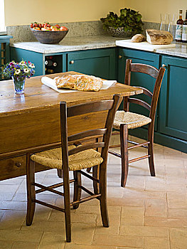 木桌子,椅子,乡村风格,厨房