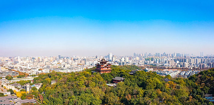 杭州市西湖吴山景区城隍阁秋色