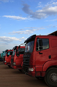 蒙古的露天煤矿的卡车