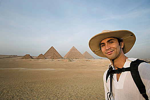 站立,男人,金字塔,背景,开罗,埃及,非洲