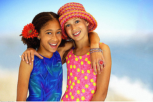 肖像,两个女孩,泳衣,海滩