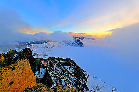 夕阳丁下长白山