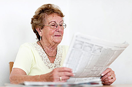 老人,女人,读,报纸