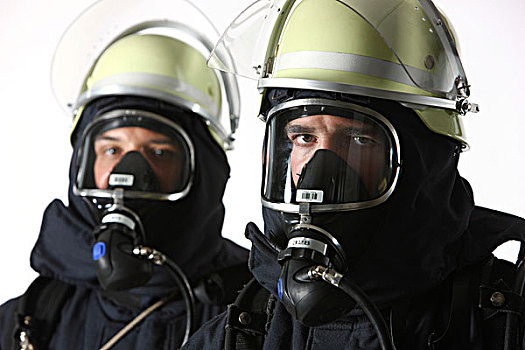 消防员,争斗,穿,防护,衣服,头盔,帽舌,斧子,呼吸,设备,压缩,空气,瓶子,职业