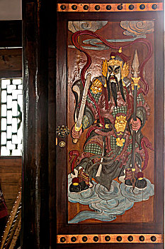 重庆巴南区丰盛古镇民族工艺作坊的门神雕刻