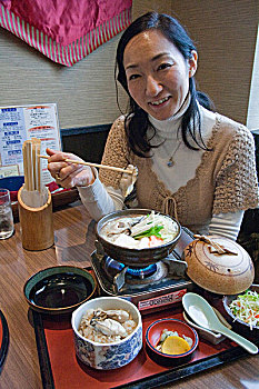 日本,主顾,享受,炖,广岛,牡蛎,上方,桌子,流行,餐馆,心形,城市