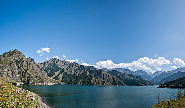 新疆天山天池风景区天山天池高山湖泊