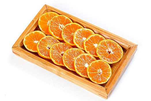白底上木盘里放着蜜橘