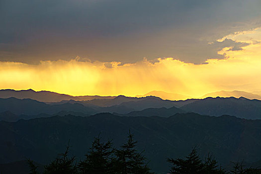 海坨山露营之日落晚霞