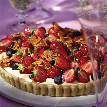草莓,蓝莓,果馅饼,香草奶油,杏仁