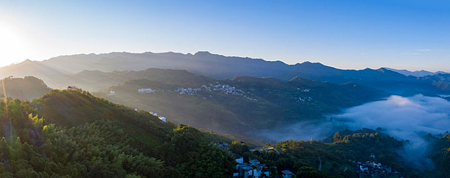 高山云雾晨曦航拍