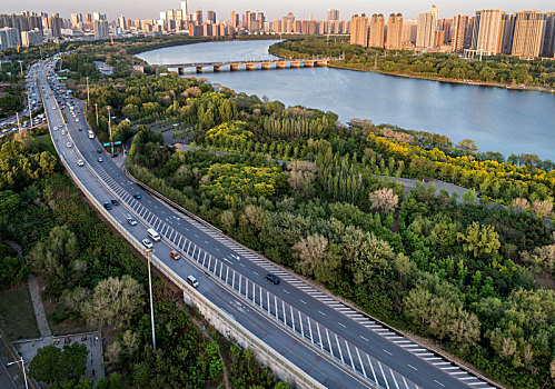 道路与河流