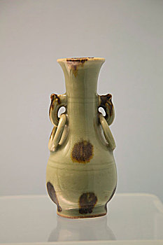 龙泉窑青釉褐斑瓶