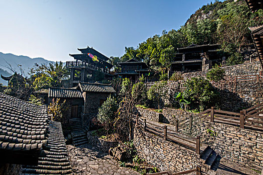 湖北夷陵长江三峡灯影峡里的,三峡人家,巴王山寨