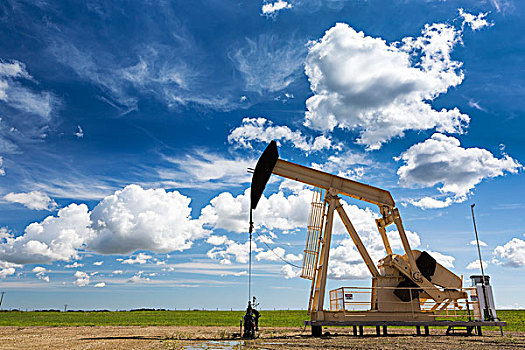 石油井架,地点,大,蓬松,云,蓝天,艾伯塔省,加拿大