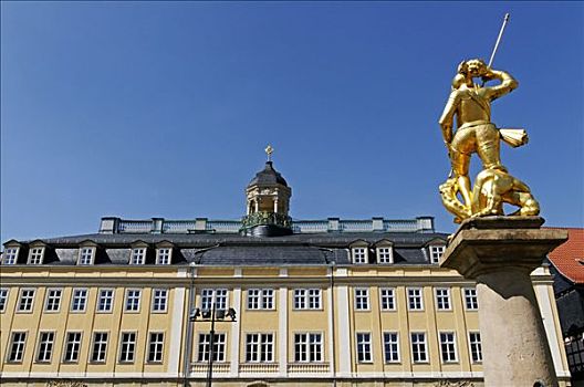 雕塑,守护神,圣乔治,正面,城镇,宫殿,埃森纳赫,图林根州,德国,欧洲