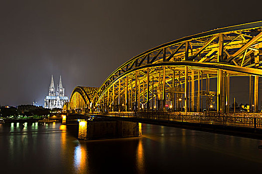 光亮,科隆大教堂,霍恩佐伦大桥,夜晚,莱茵河,科隆,北莱茵威斯特伐利亚,德国,欧洲
