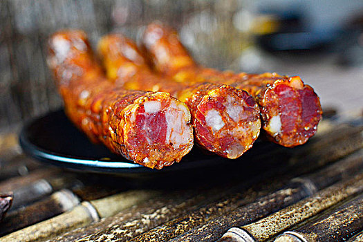 原创,恩施腊肉农家自养猪自制烟熏腊肉烟熏腊蹄子香肠