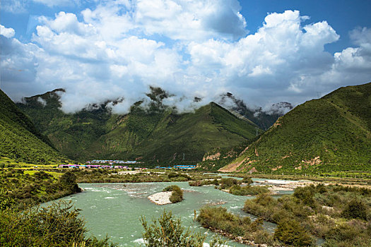 西藏的山川田园