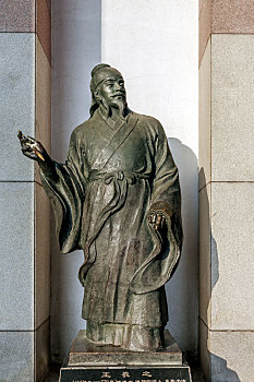 东晋时期著名书法家王羲之铜像