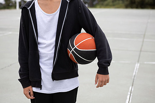 男性,青少年,篮球手,篮球场,球,手臂,局部