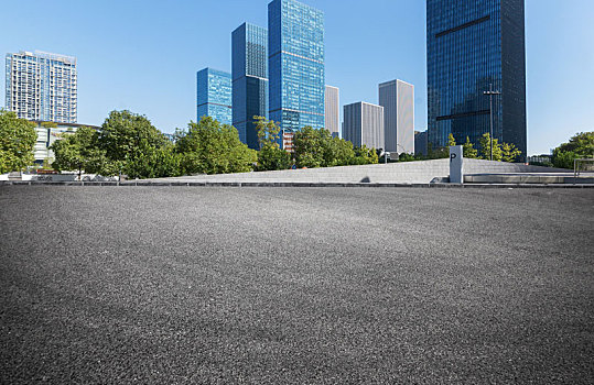 汽车广告背景,公路和现代城市建筑