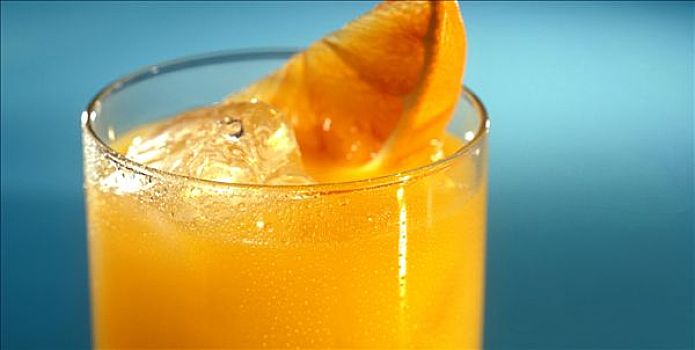 玻璃杯,橙汁,冰块,橙瓣