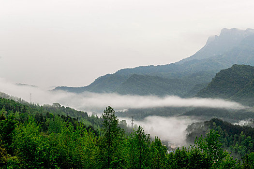 重庆酉阳,晨雾细雨美青山