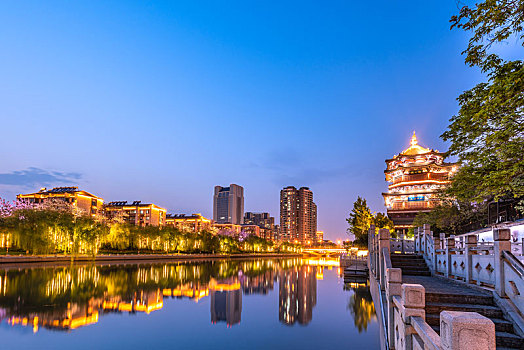 中国江苏南京的赏心亭古建筑夜景