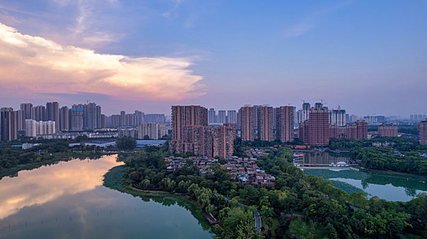 武汉东西湖区金银湖城市风光之傍晚时分