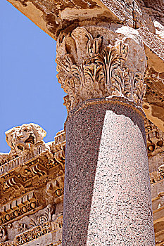 黎巴嫩巴尔贝克神庙石柱
